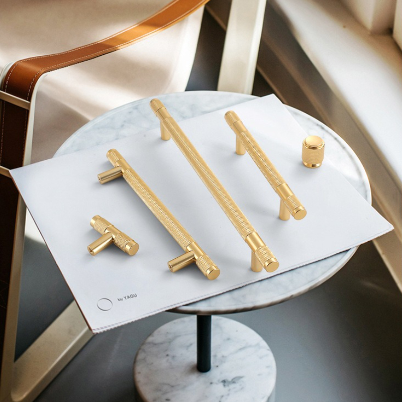 Poignées de rangement pour arm - Restoration Hardware Furniture Used avis et prix